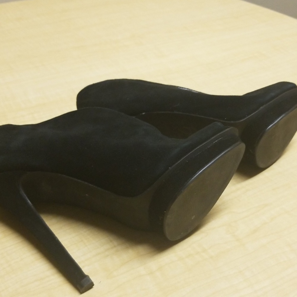 Shoes - Picture 4 of 6